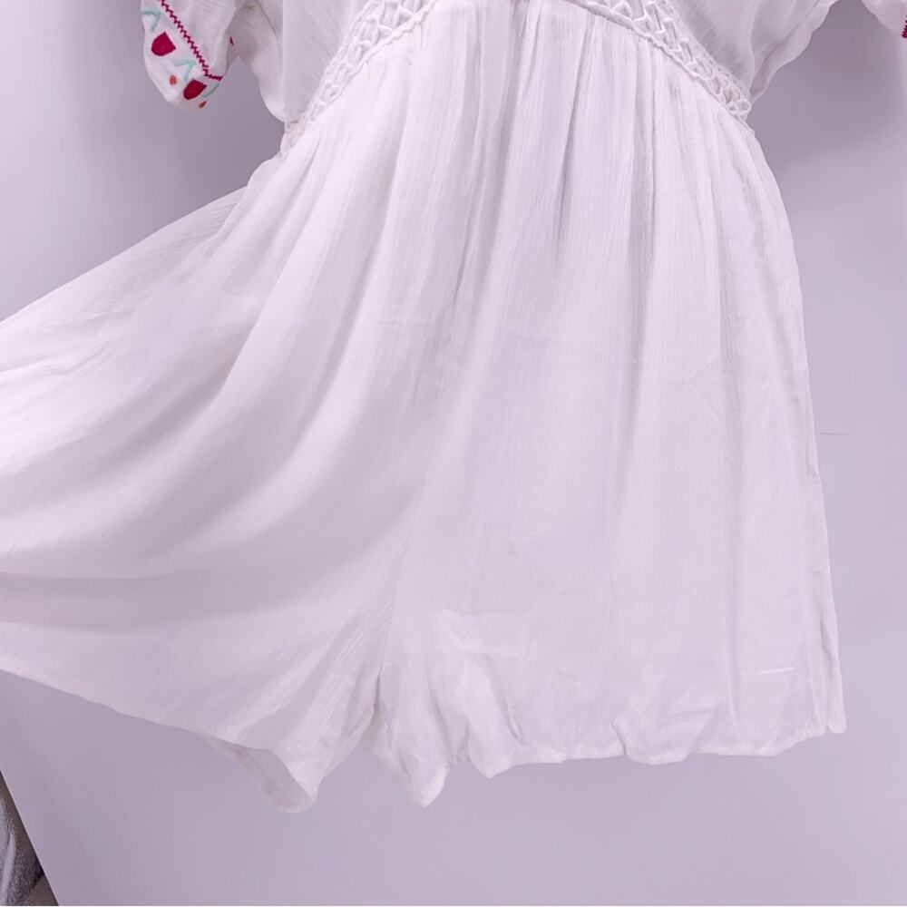 Jun & Ivy White Floral Embroidered Shorts Romper Size S - Picture 6 of 8